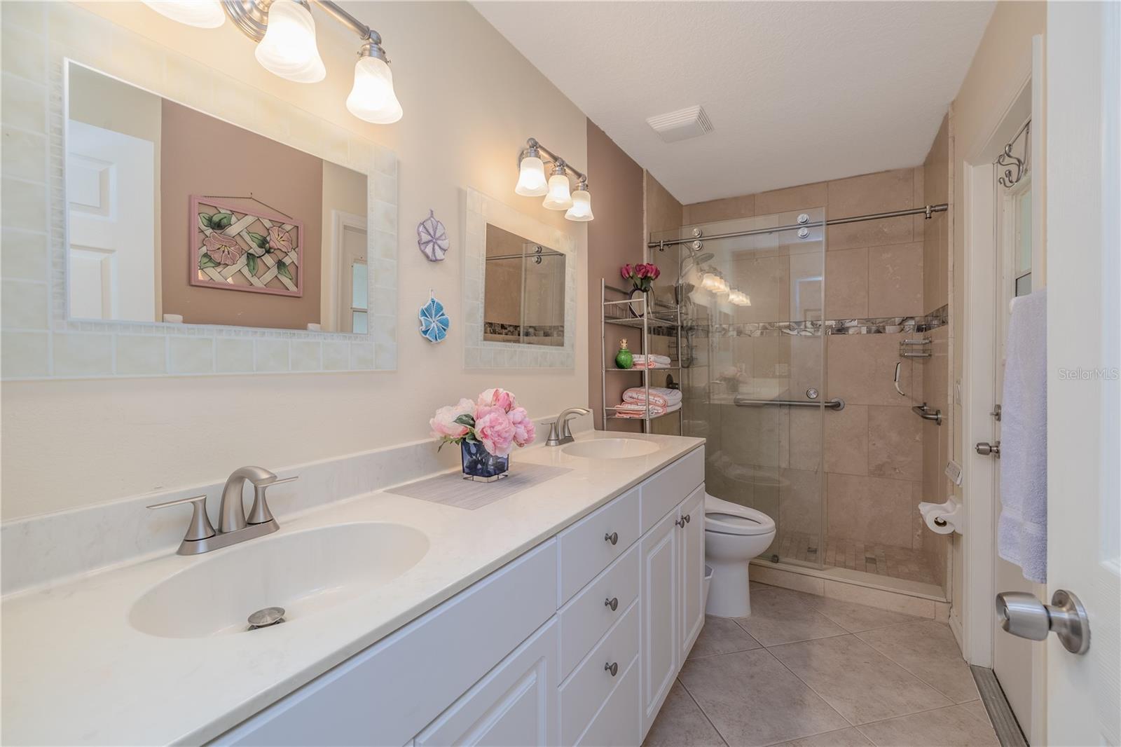 Image 22 of 31 For 633 Art Center Avenue