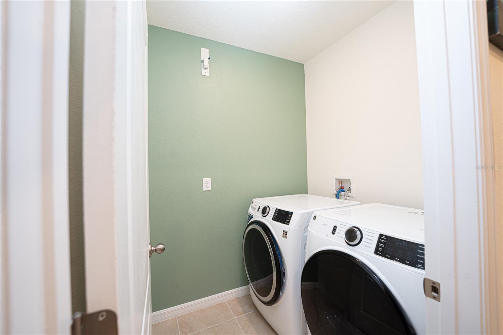 Image 26 of 34 For 1326 Middle Lake Drive