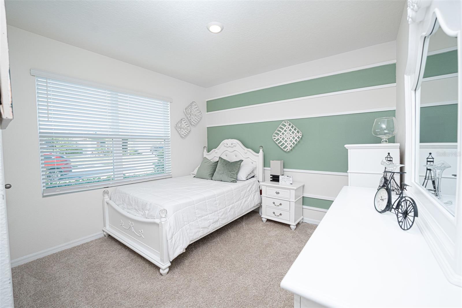 Image 5 of 34 For 1326 Middle Lake Drive