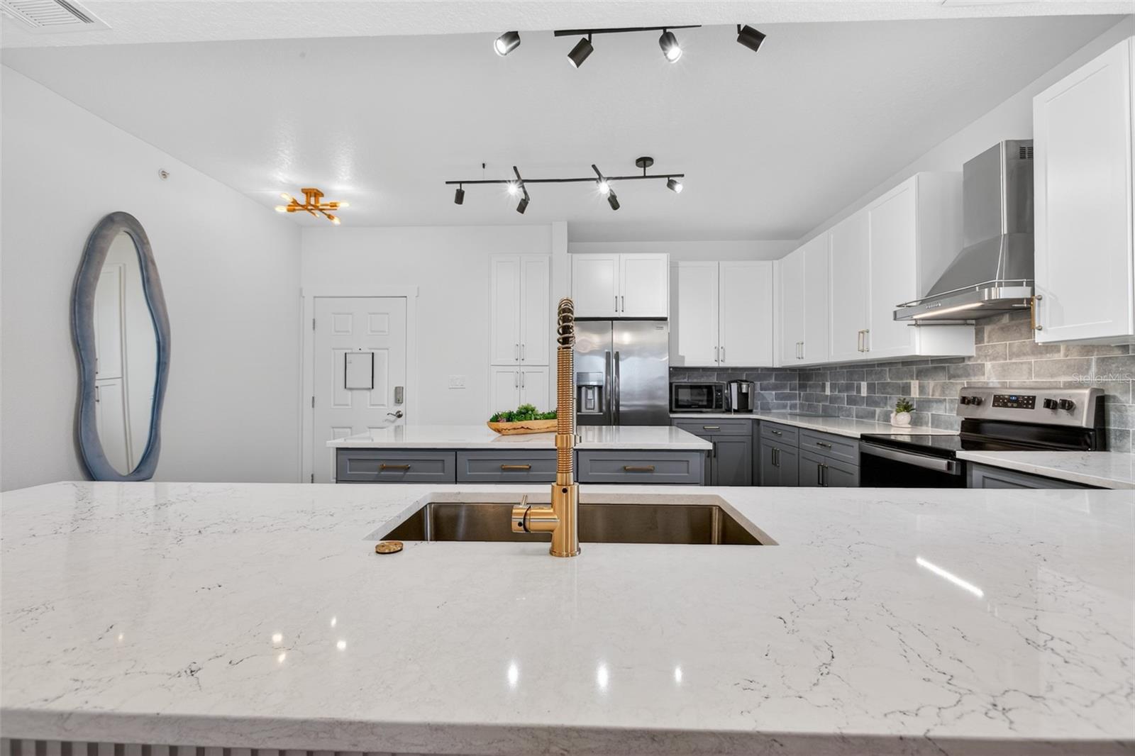 Image 11 of 85 For 80 Surfview Drive 401