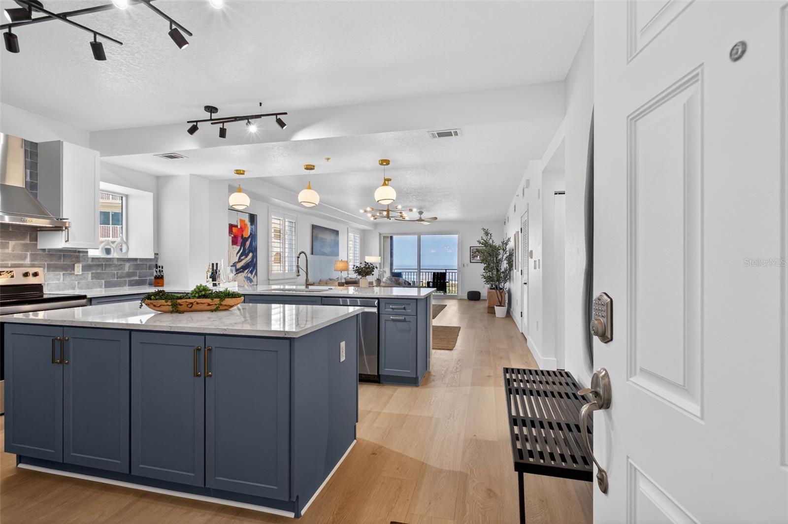 Image 5 of 85 For 80 Surfview Drive 401