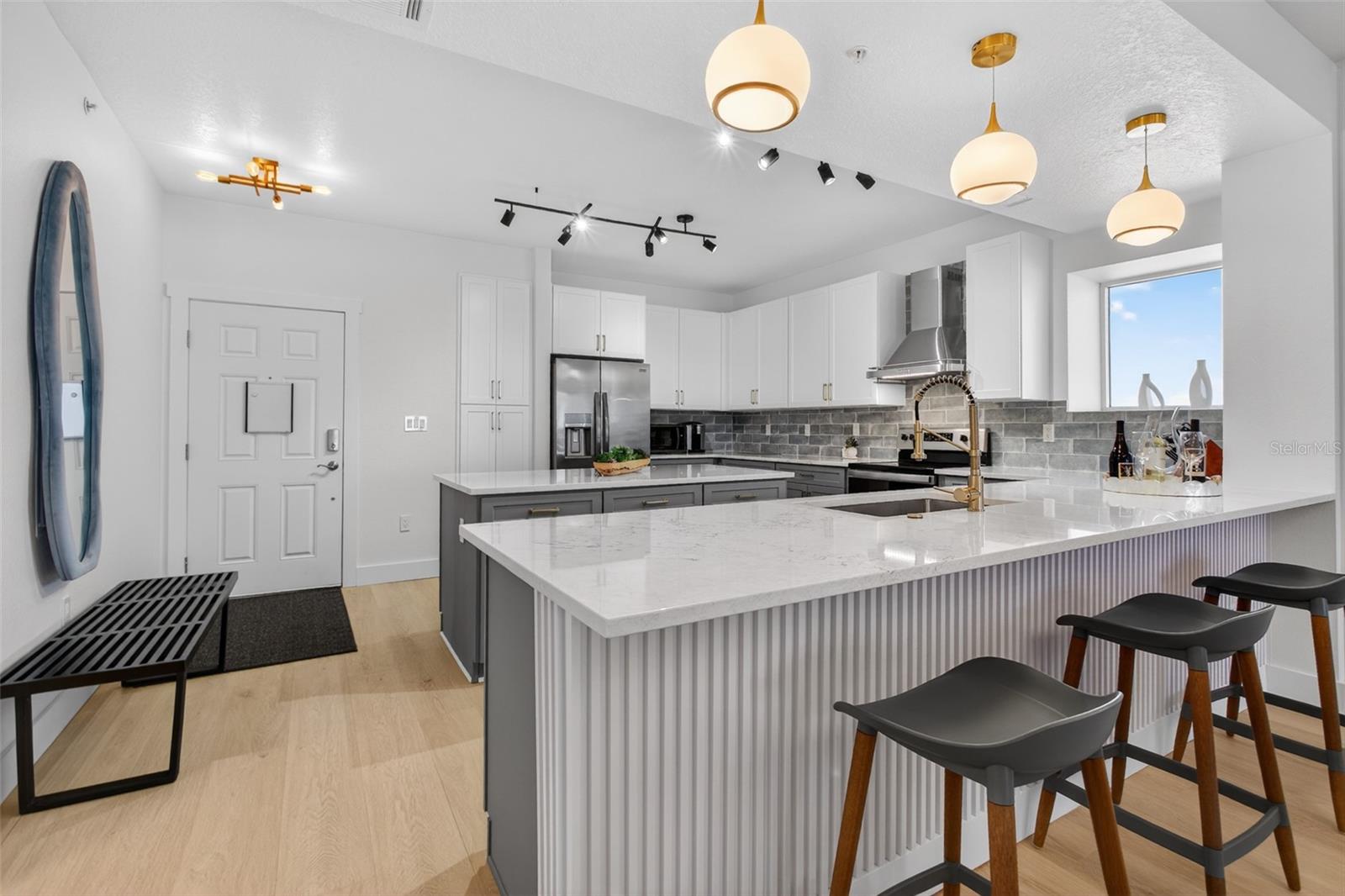 Image 8 of 85 For 80 Surfview Drive 401