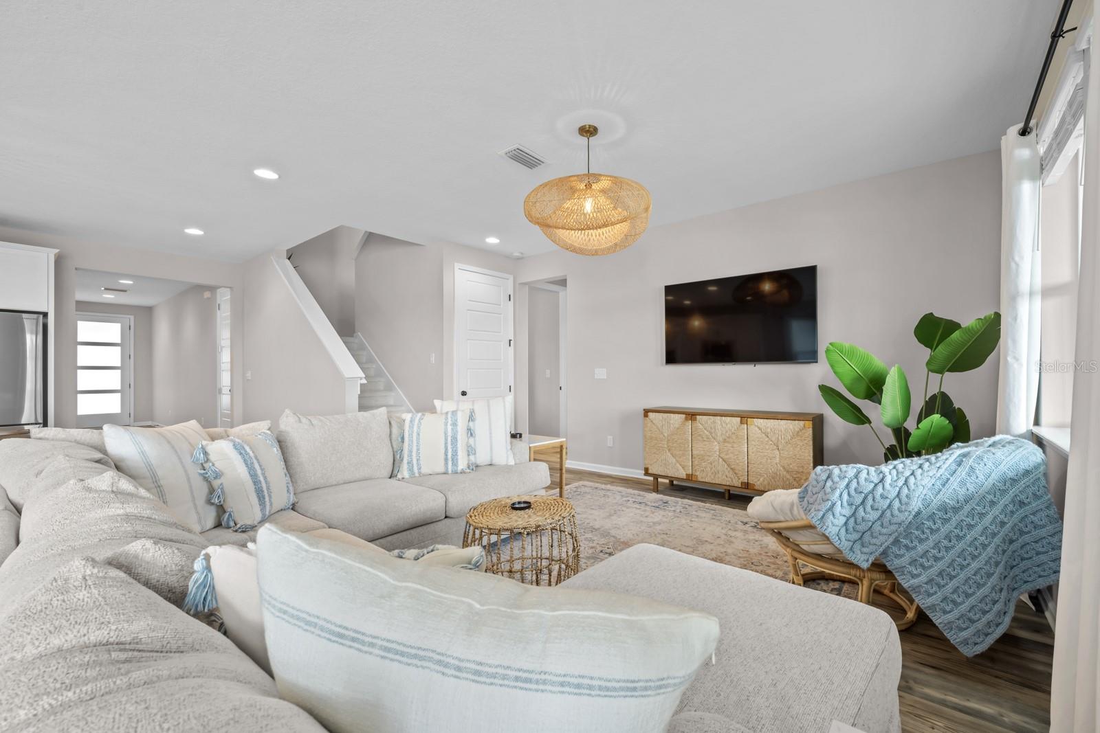 Image 24 of 90 For 41 Los Lagos Boulevard