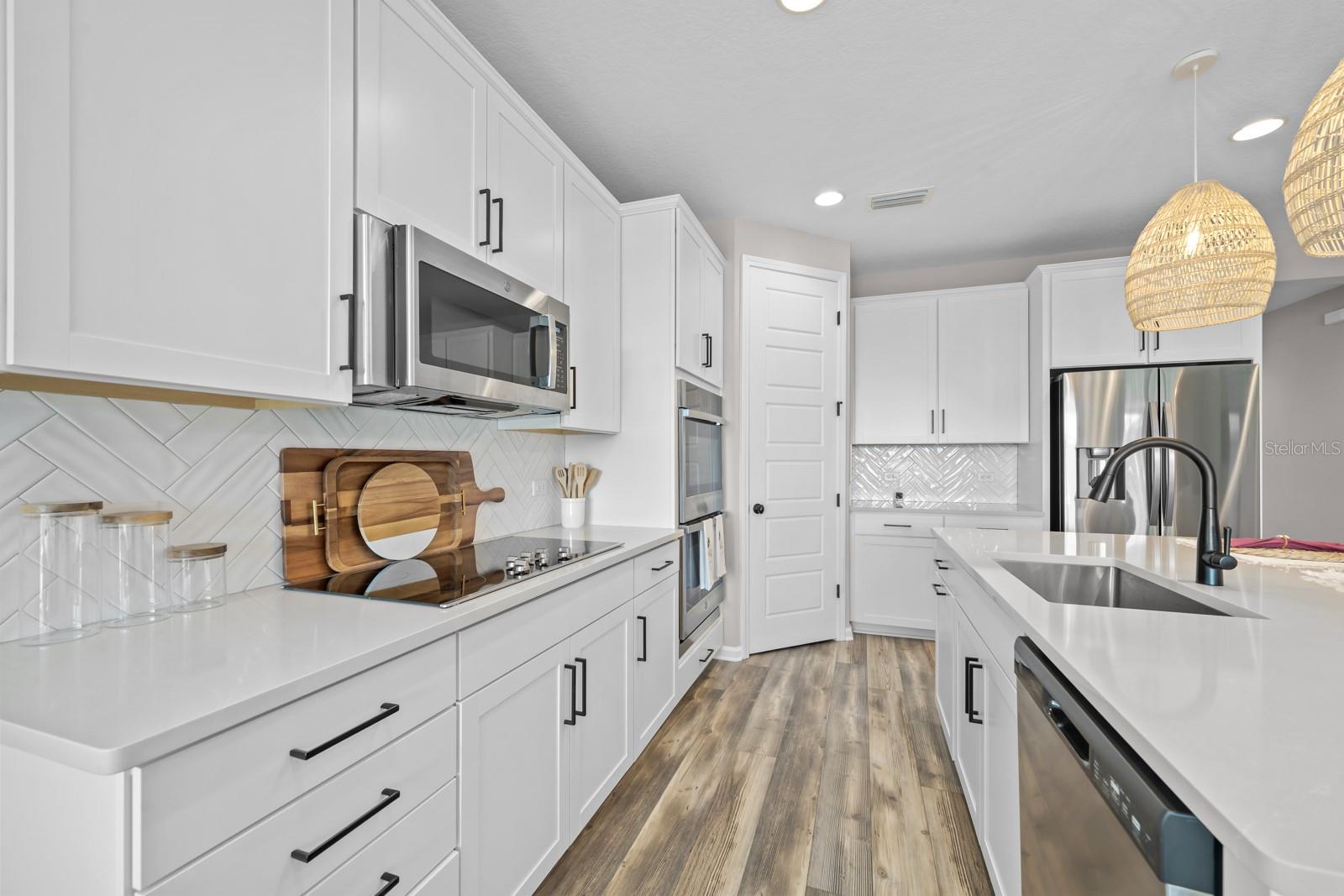 Image 31 of 90 For 41 Los Lagos Boulevard