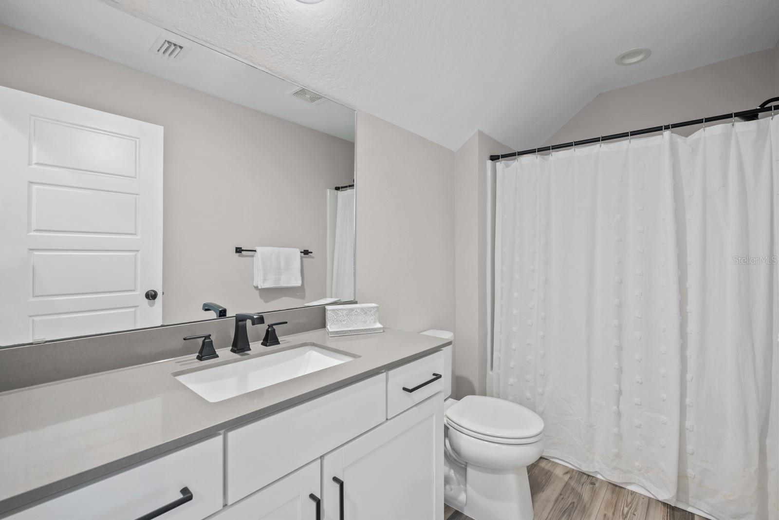 Image 39 of 90 For 41 Los Lagos Boulevard