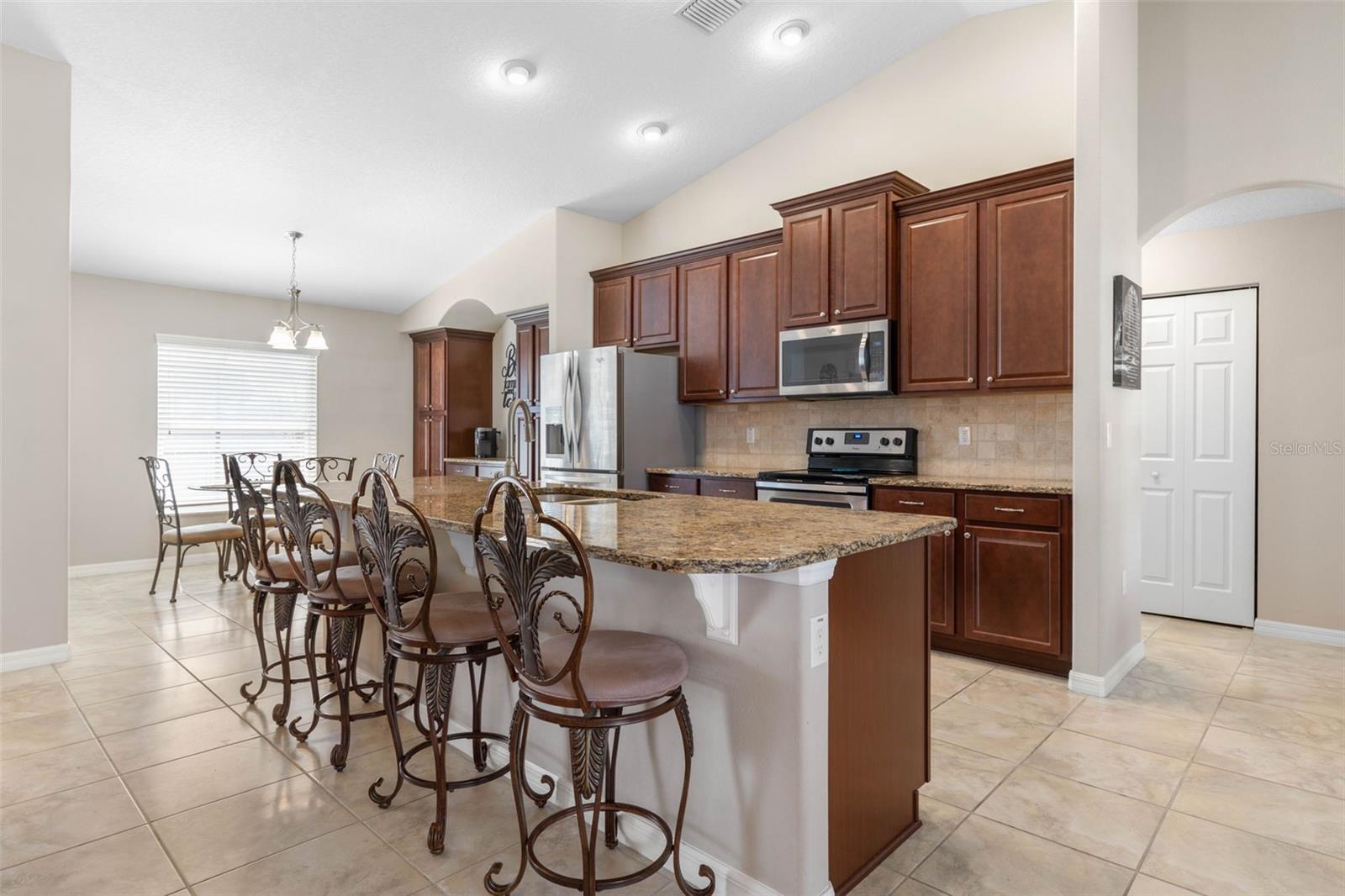 Image 10 of 87 For 6 Emerald Lane