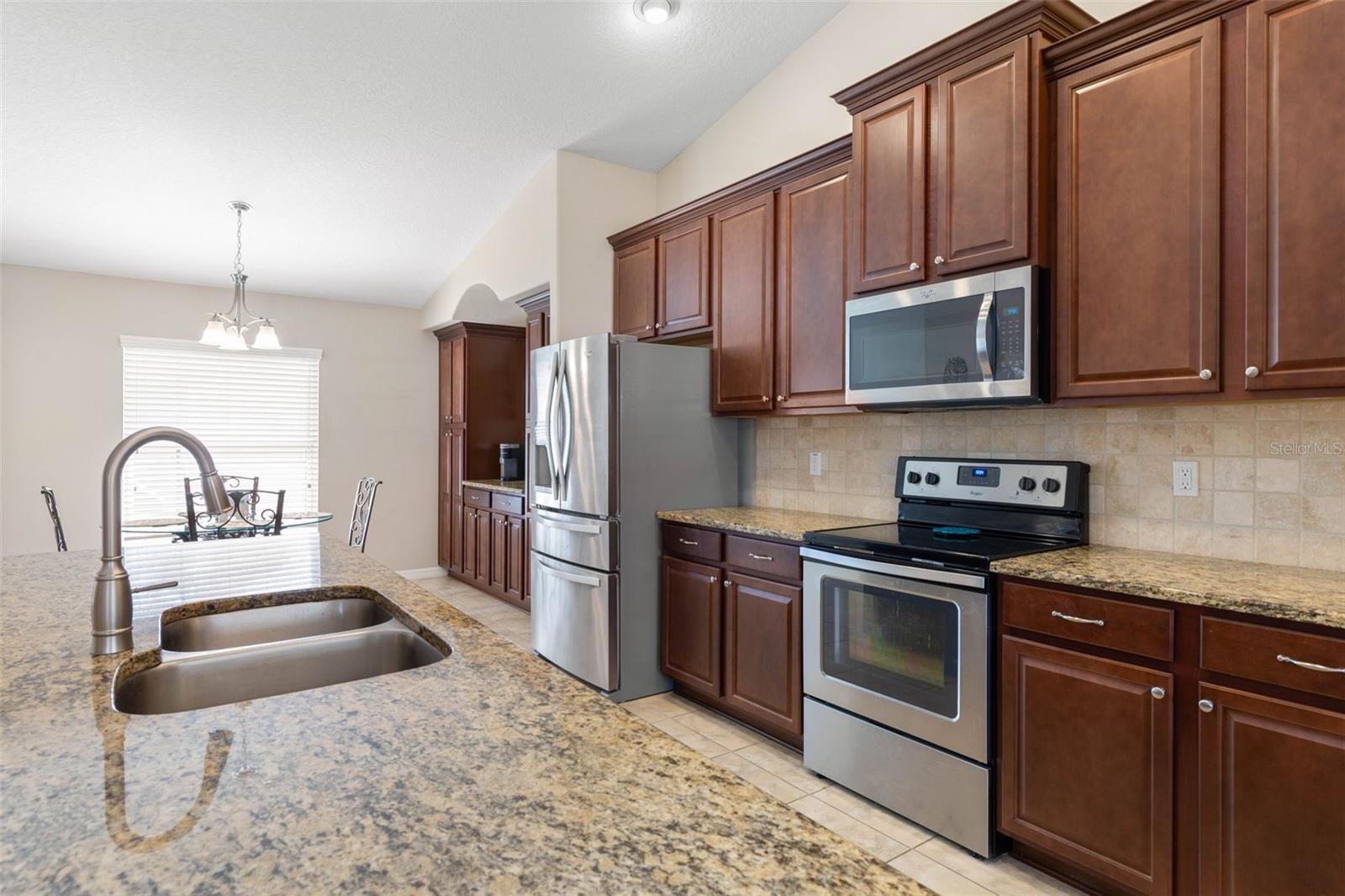 Image 11 of 87 For 6 Emerald Lane