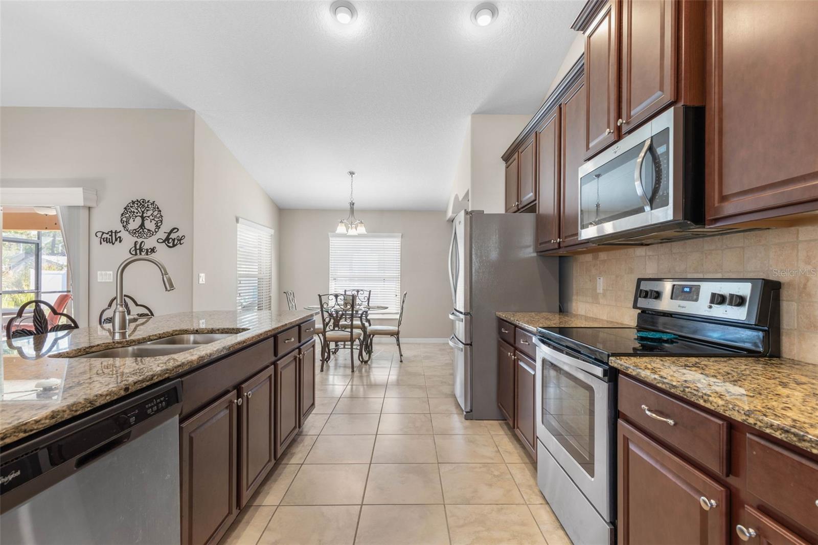 Image 12 of 87 For 6 Emerald Lane