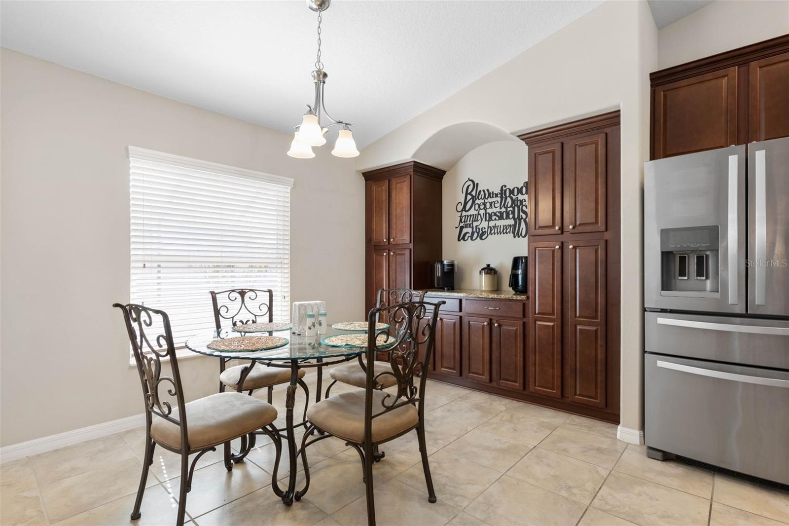 Image 13 of 87 For 6 Emerald Lane