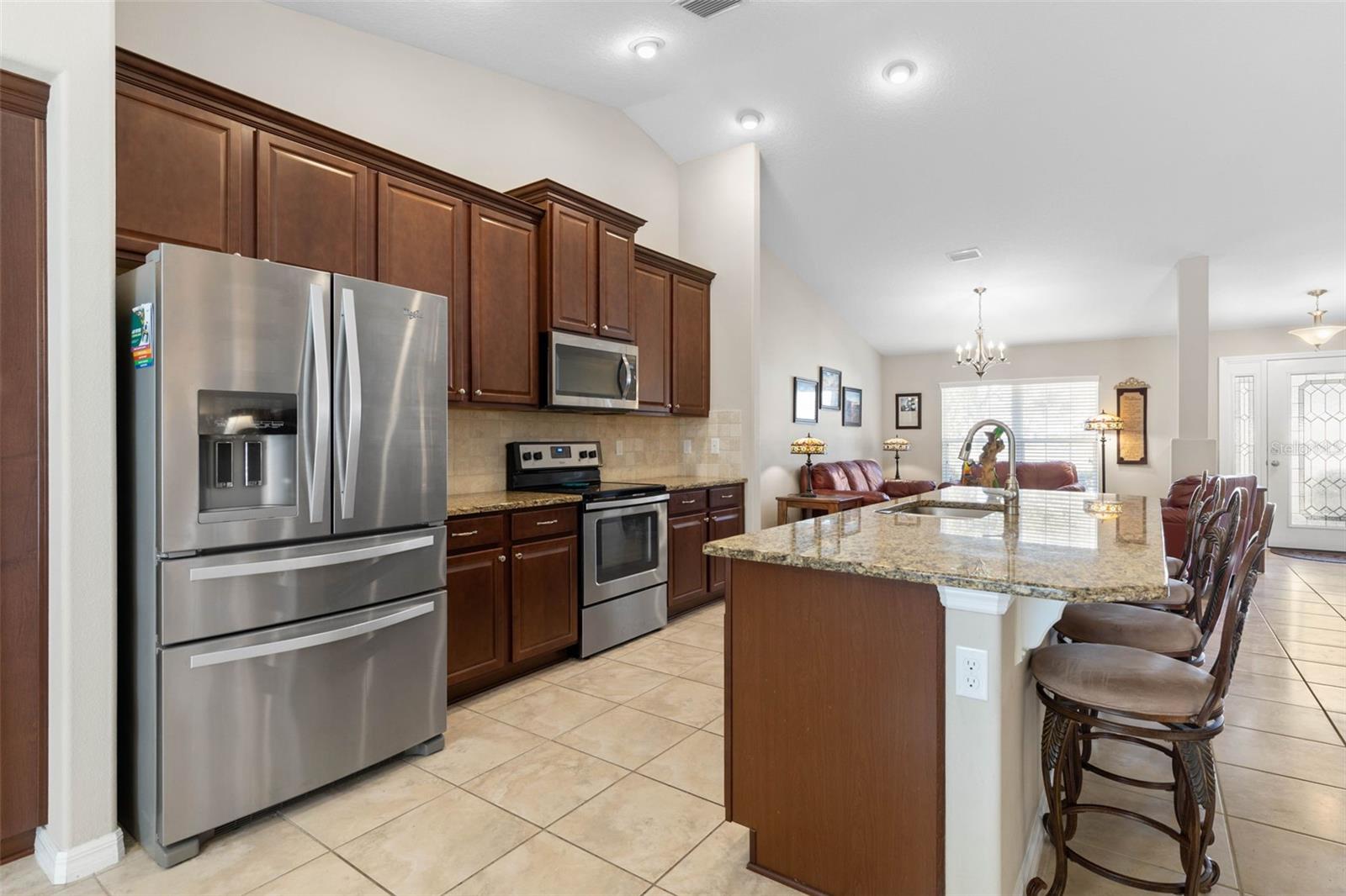 Image 14 of 87 For 6 Emerald Lane