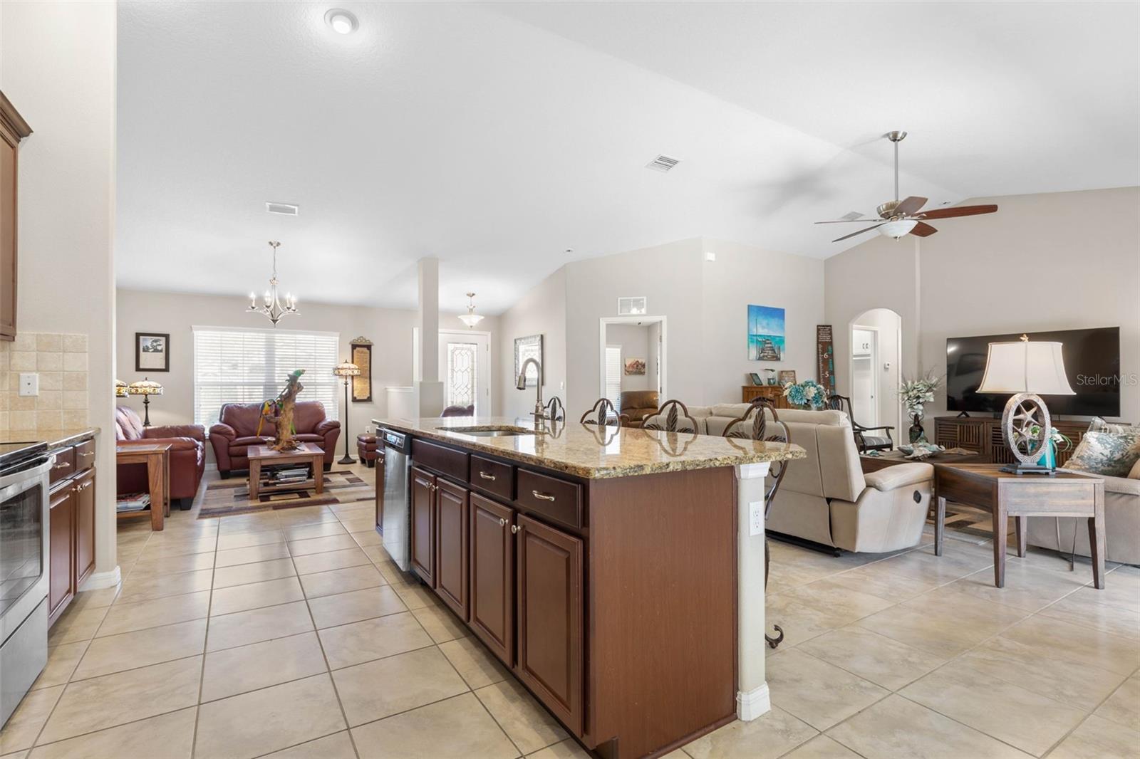 Image 15 of 87 For 6 Emerald Lane