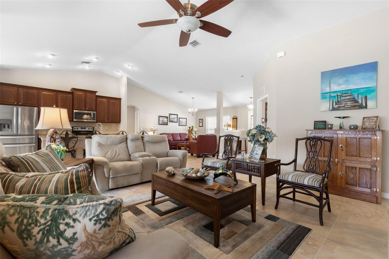 Image 21 of 87 For 6 Emerald Lane