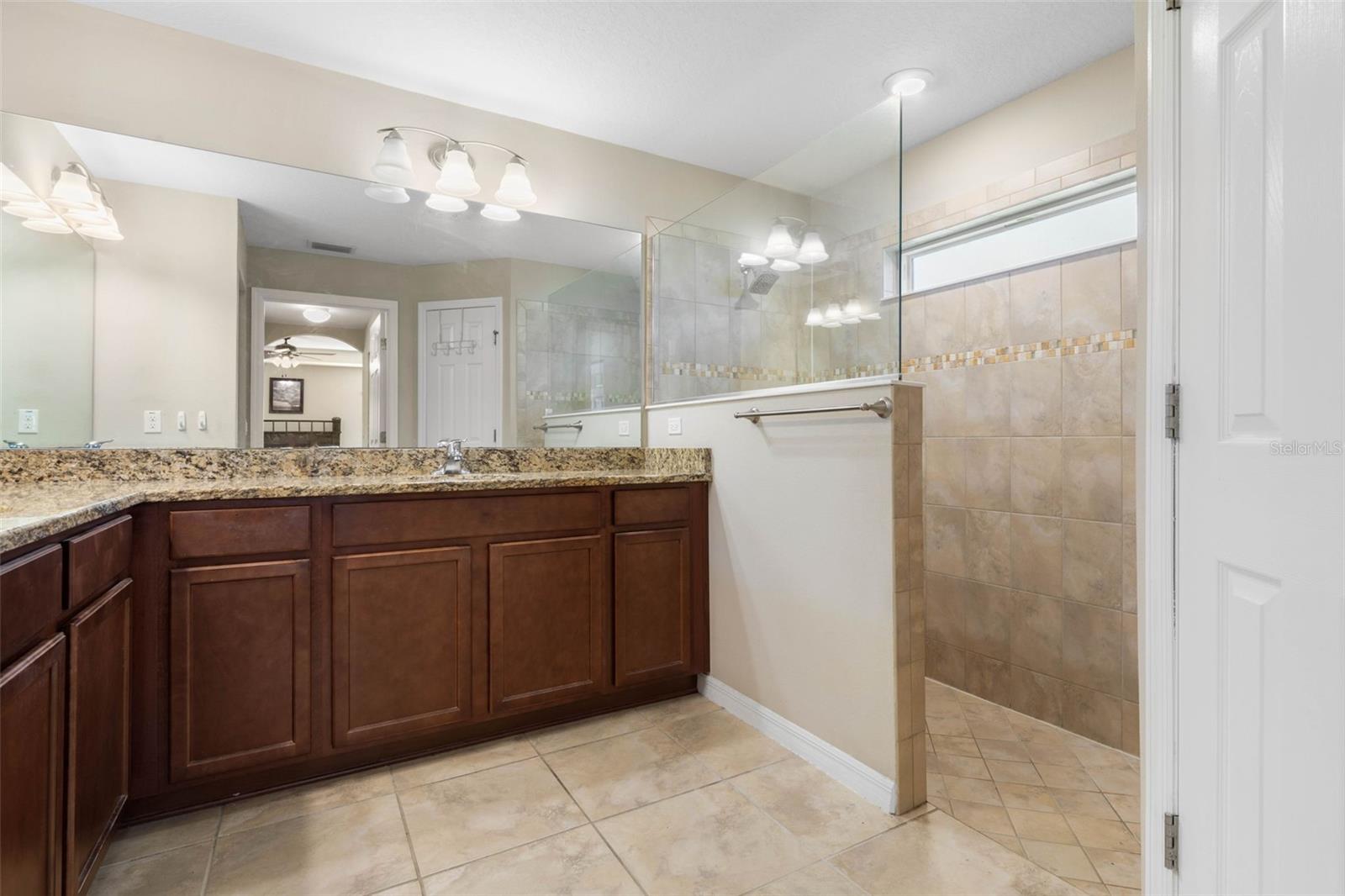 Image 33 of 87 For 6 Emerald Lane