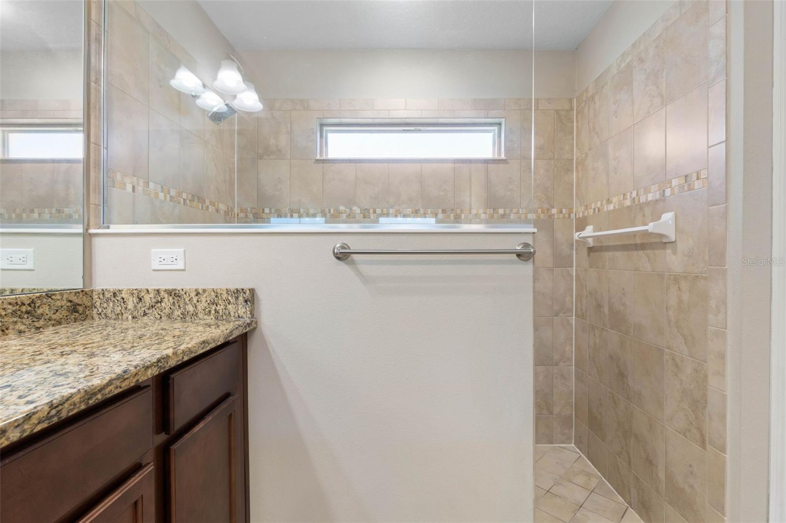 Image 37 of 87 For 6 Emerald Lane