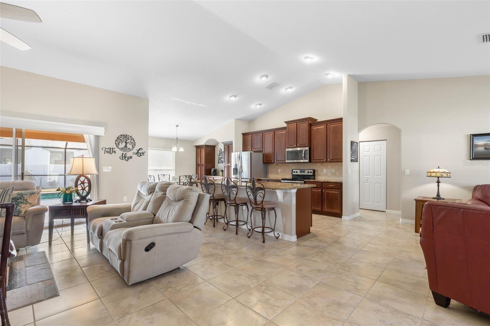 Image 9 of 87 For 6 Emerald Lane