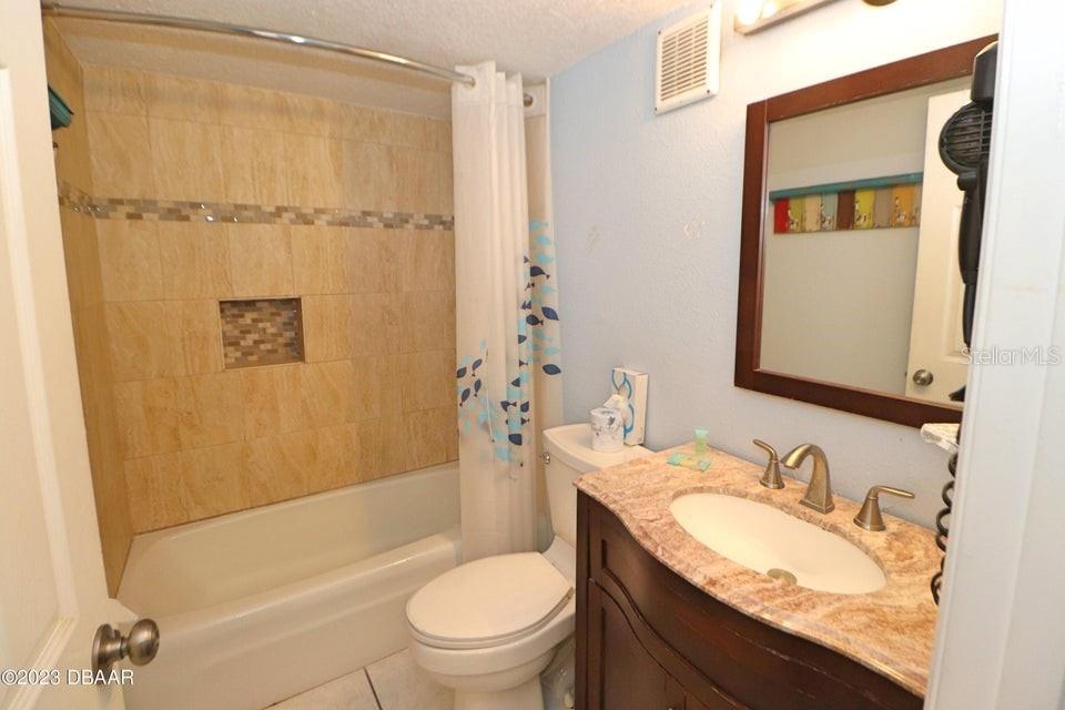 Image 7 of 35 For 2301 Atlantic Avenue 438