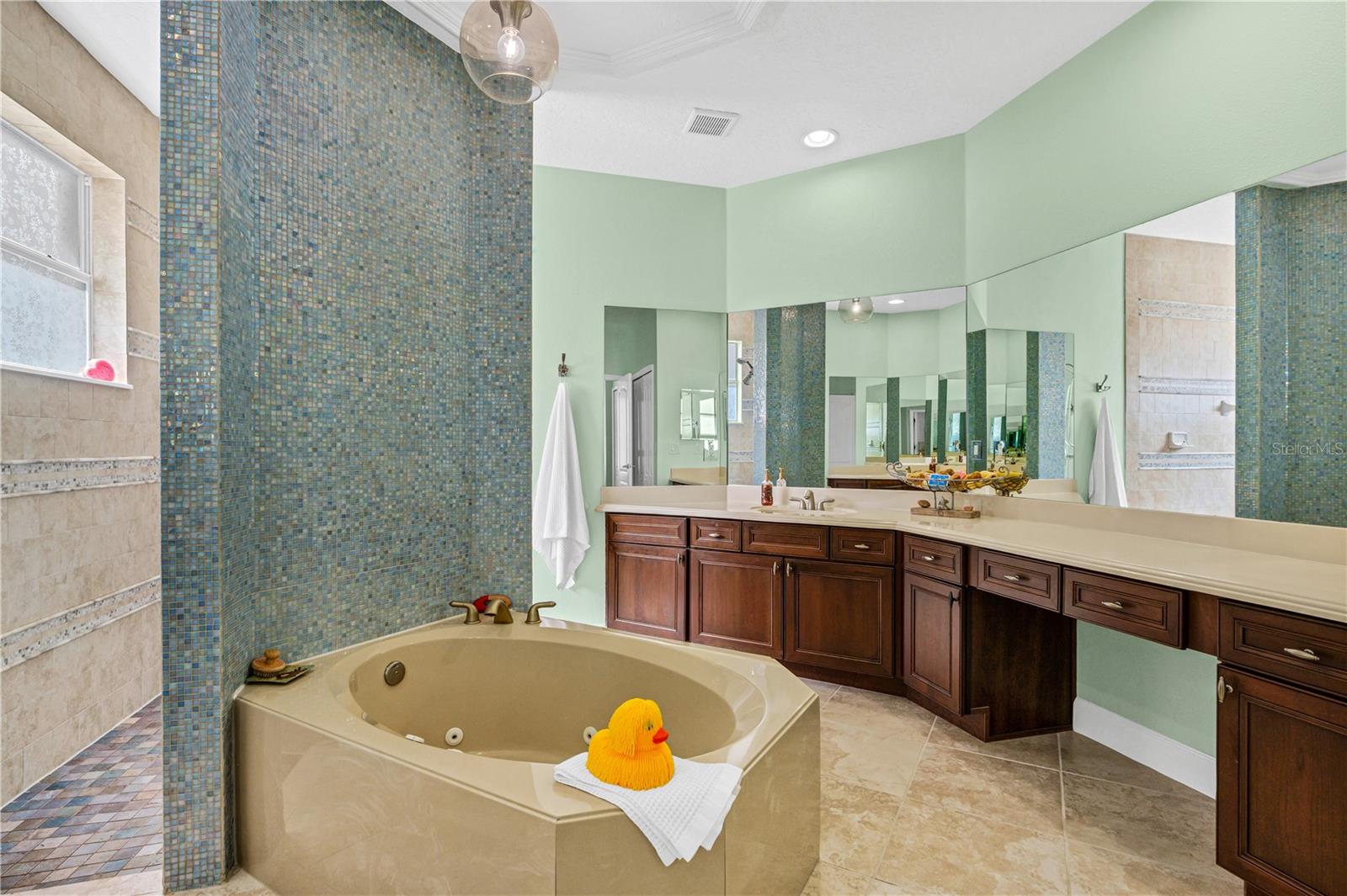 Image 35 of 53 For 425 Champion Ridge Drive