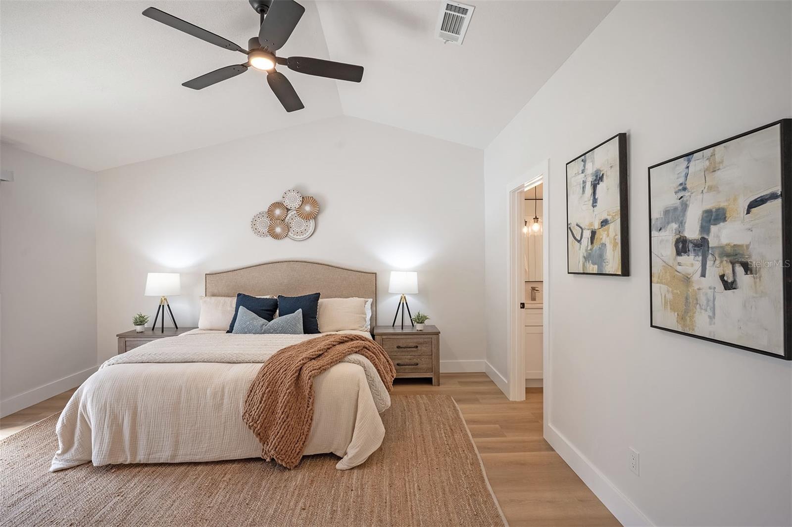 Image 4 of 58 For 12779 Maricopa Way