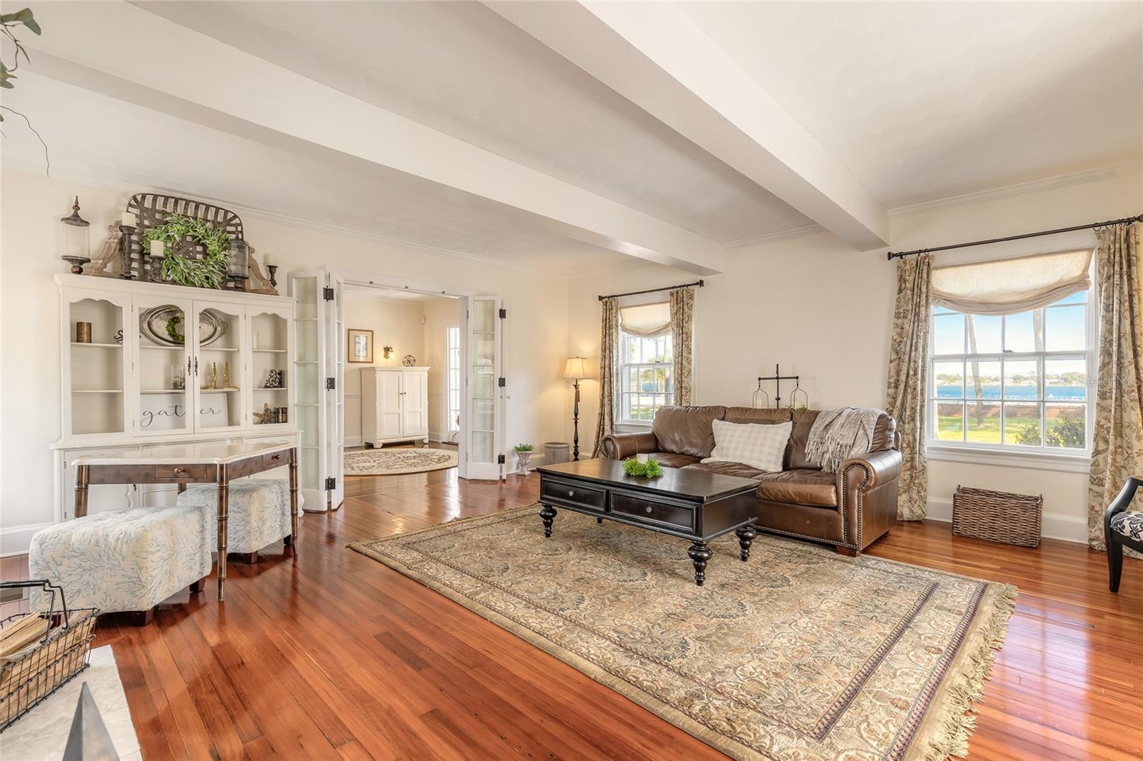 Image 11 of 75 For 458 Beach Street