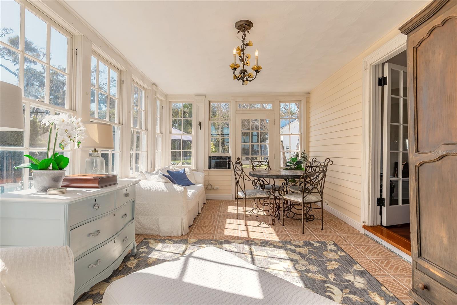 Image 14 of 75 For 458 Beach Street