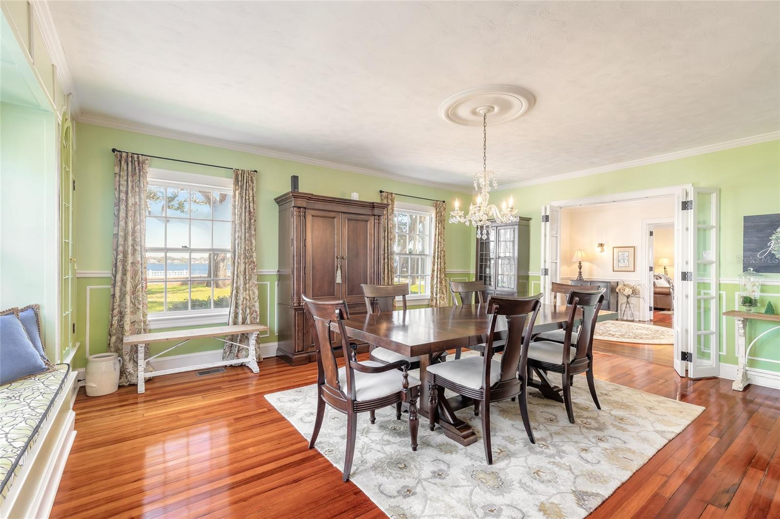 Image 18 of 75 For 458 Beach Street