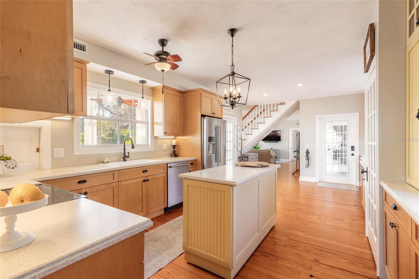 Image 19 of 75 For 458 Beach Street