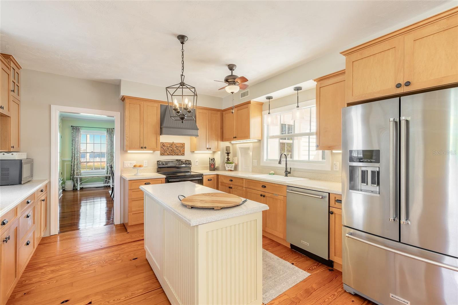 Image 20 of 75 For 458 Beach Street