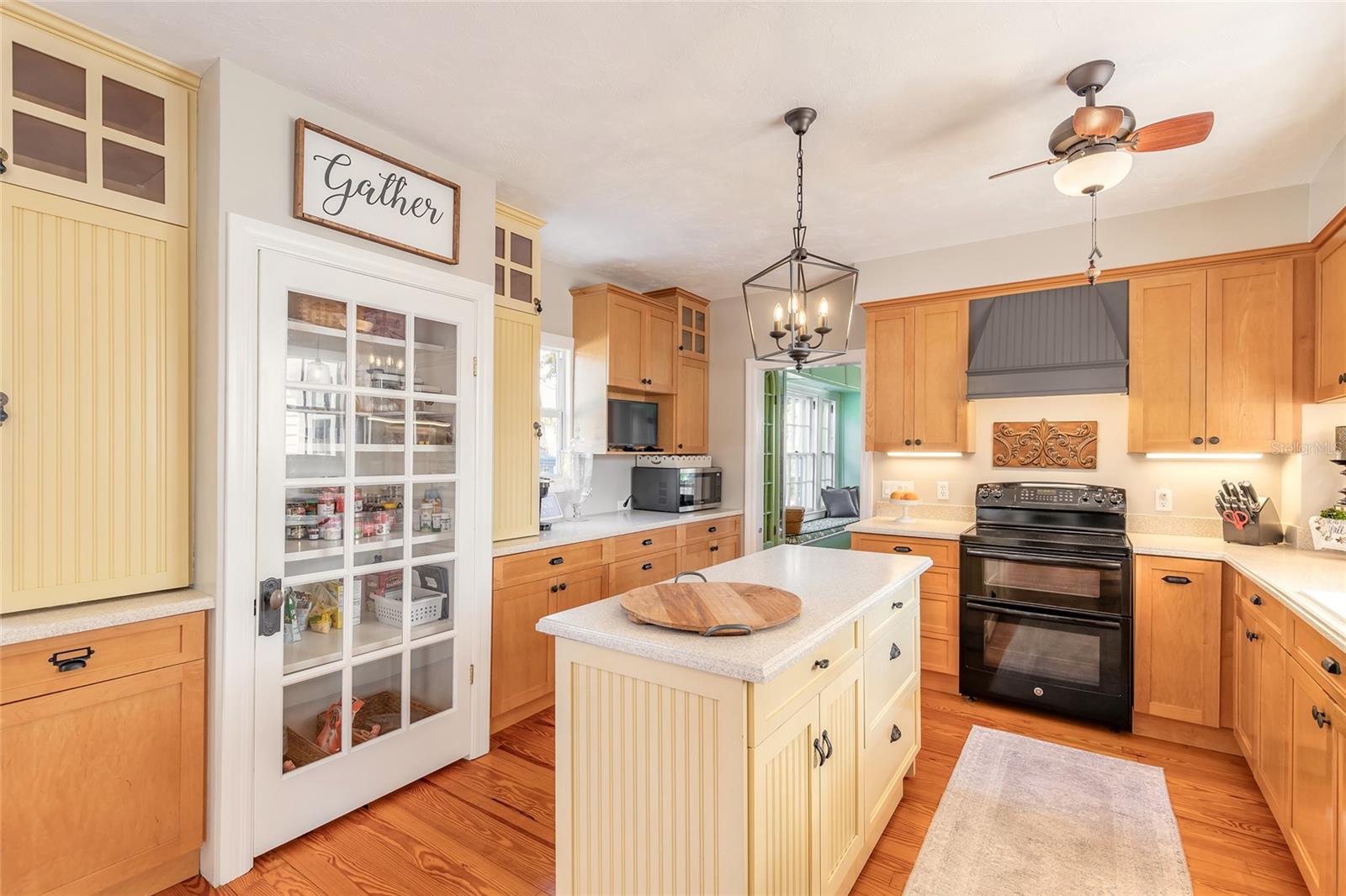 Image 21 of 75 For 458 Beach Street