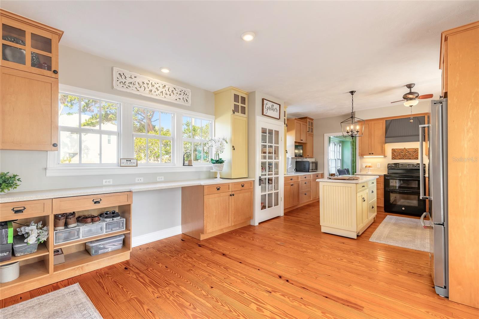 Image 22 of 75 For 458 Beach Street