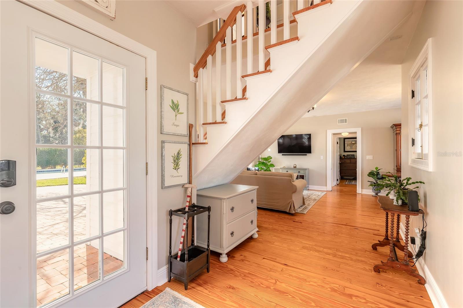 Image 23 of 75 For 458 Beach Street