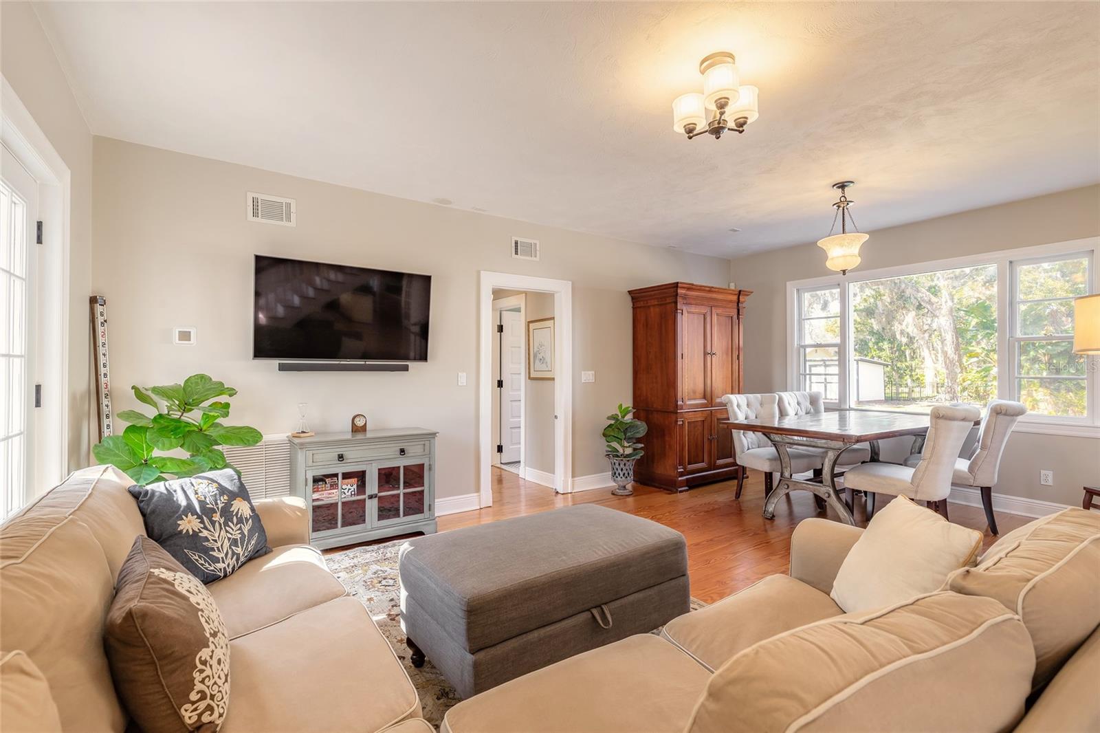 Image 25 of 75 For 458 Beach Street