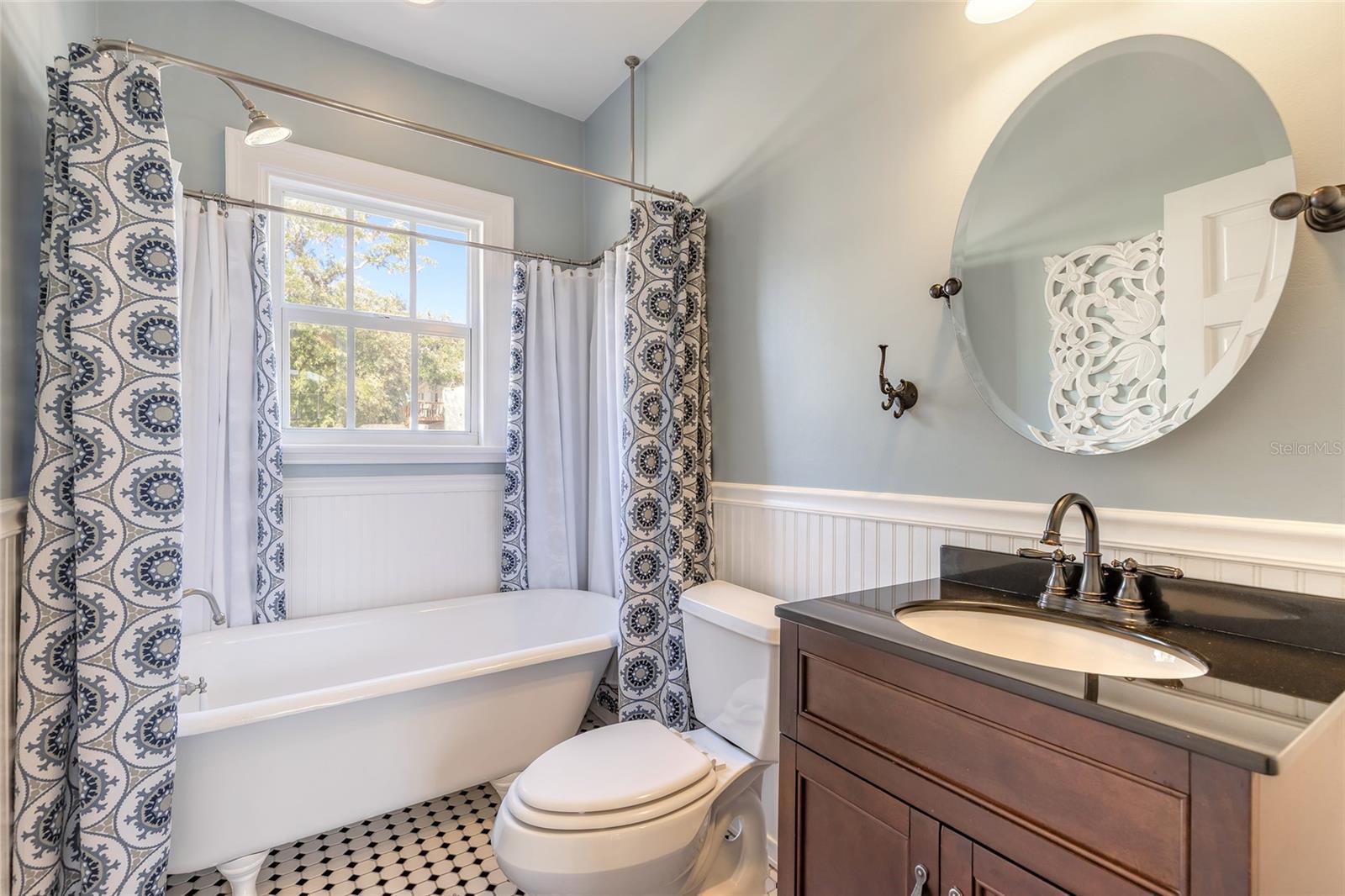 Image 28 of 75 For 458 Beach Street