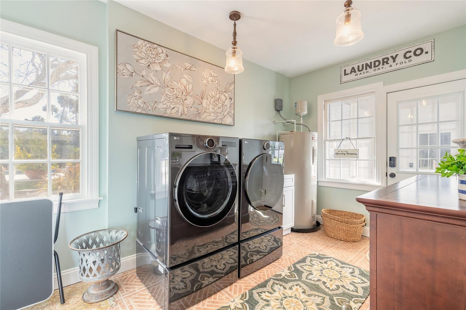 Image 29 of 75 For 458 Beach Street