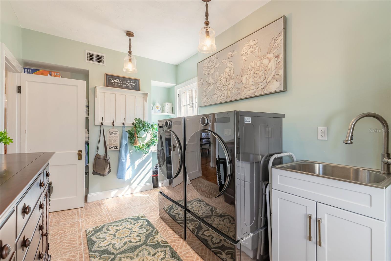 Image 30 of 75 For 458 Beach Street