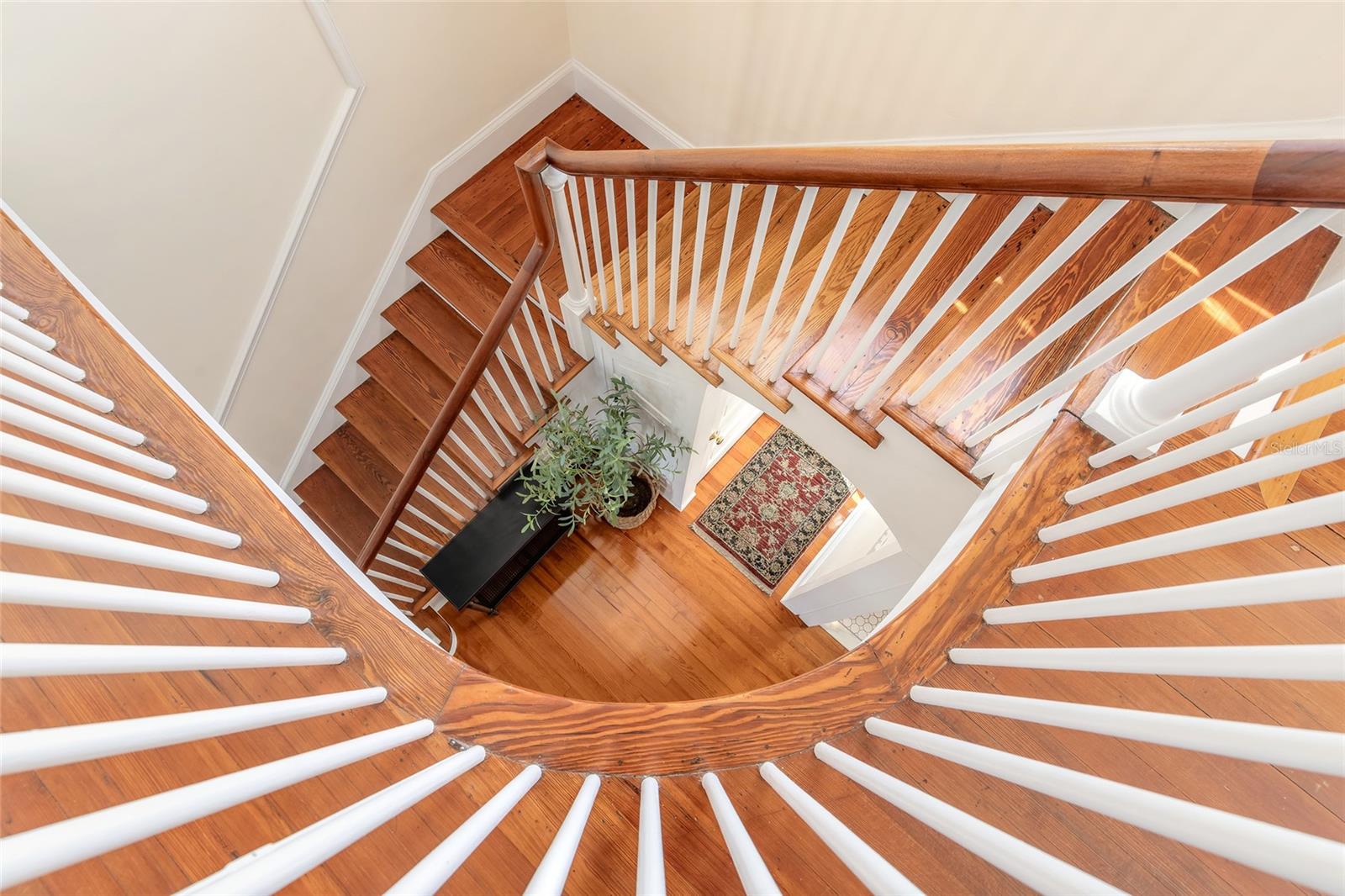 Image 31 of 75 For 458 Beach Street