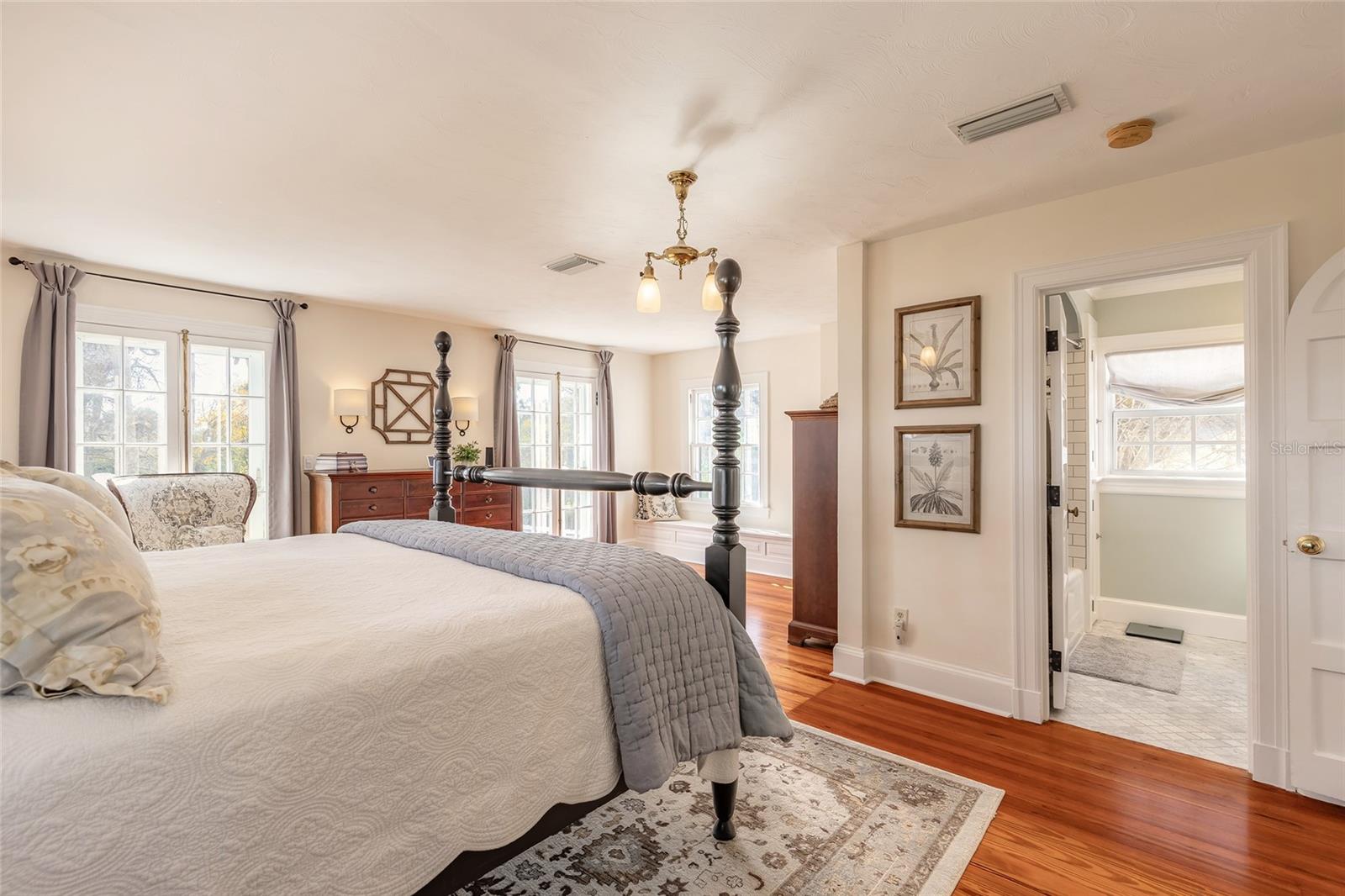 Image 34 of 75 For 458 Beach Street