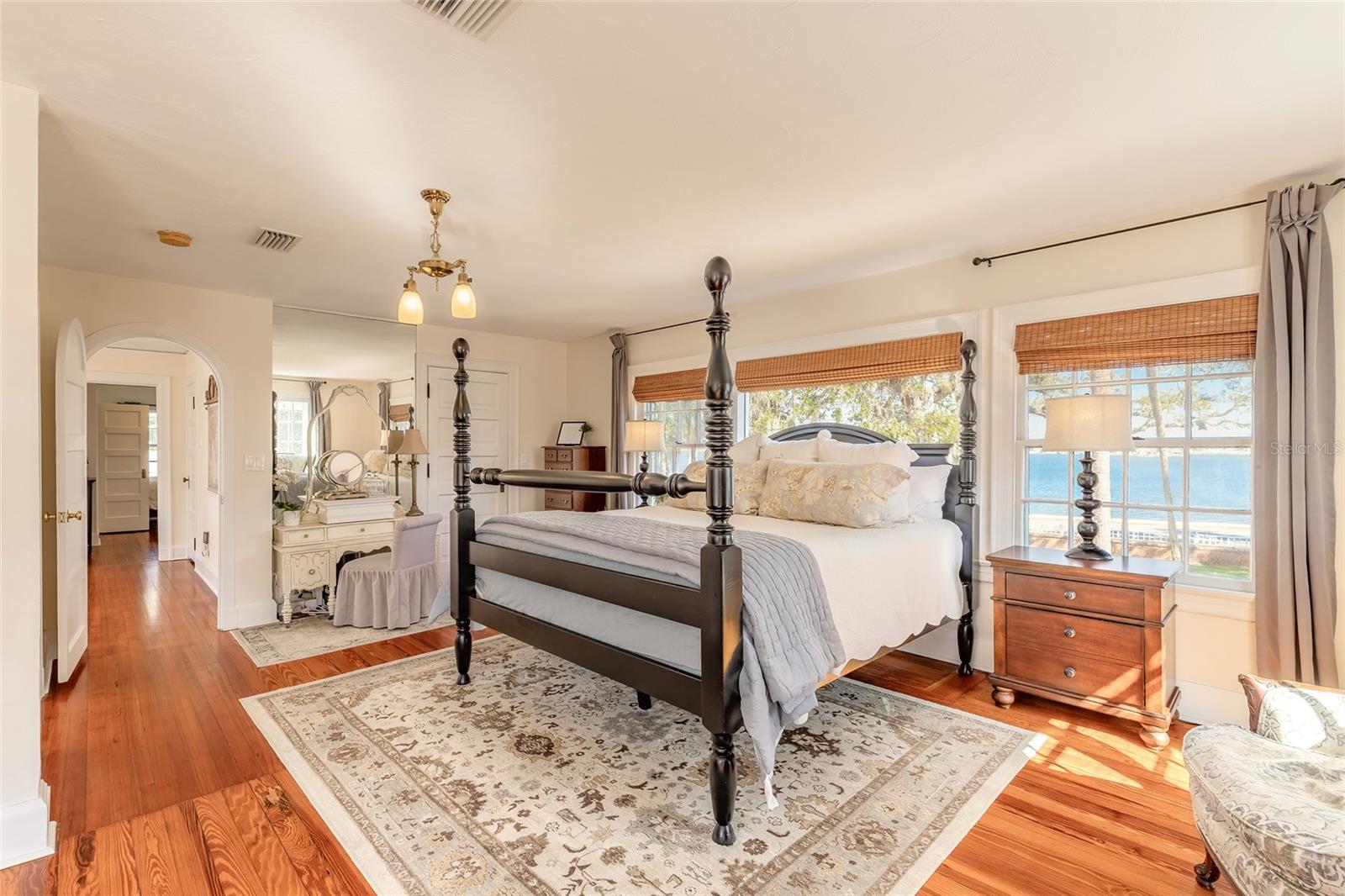 Image 35 of 75 For 458 Beach Street