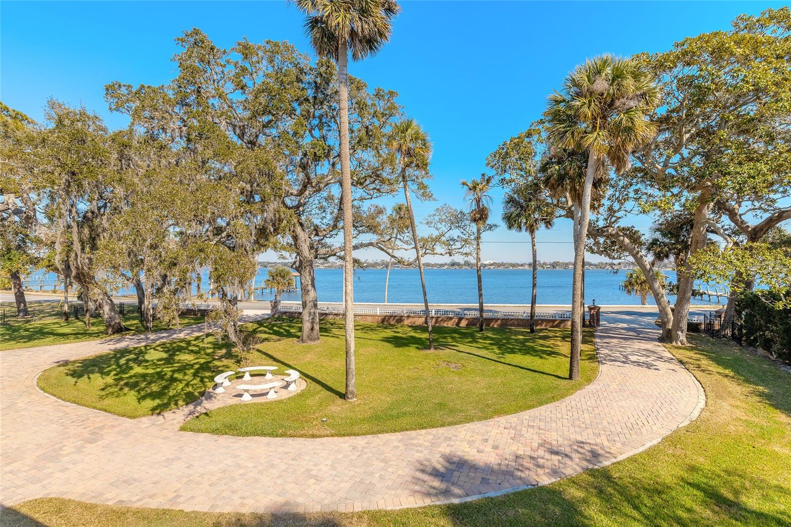 Image 38 of 75 For 458 Beach Street