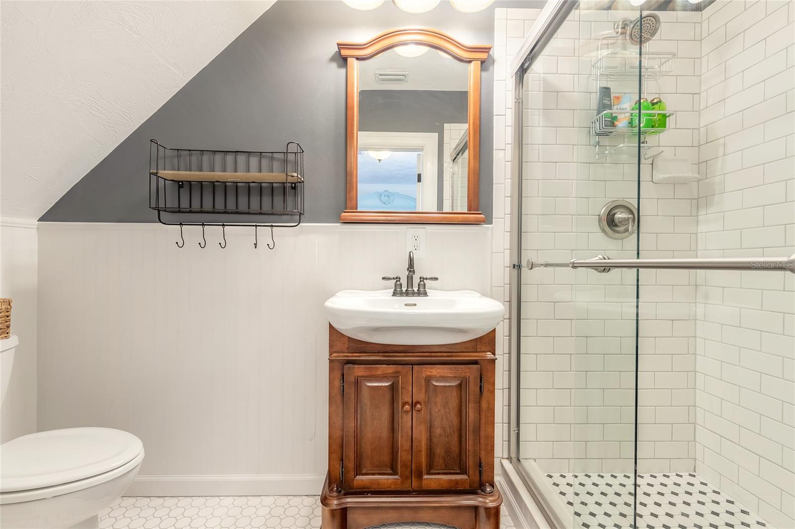 Image 44 of 75 For 458 Beach Street