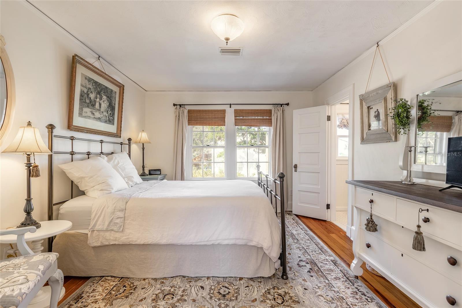 Image 45 of 75 For 458 Beach Street