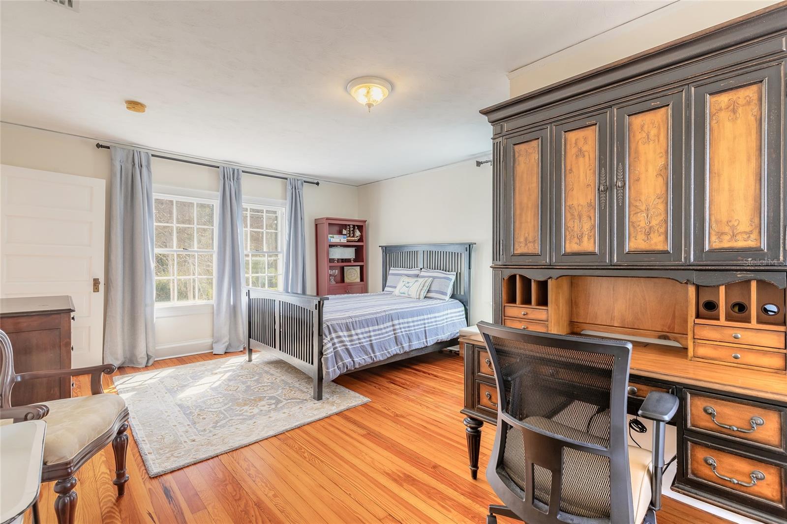 Image 55 of 75 For 458 Beach Street