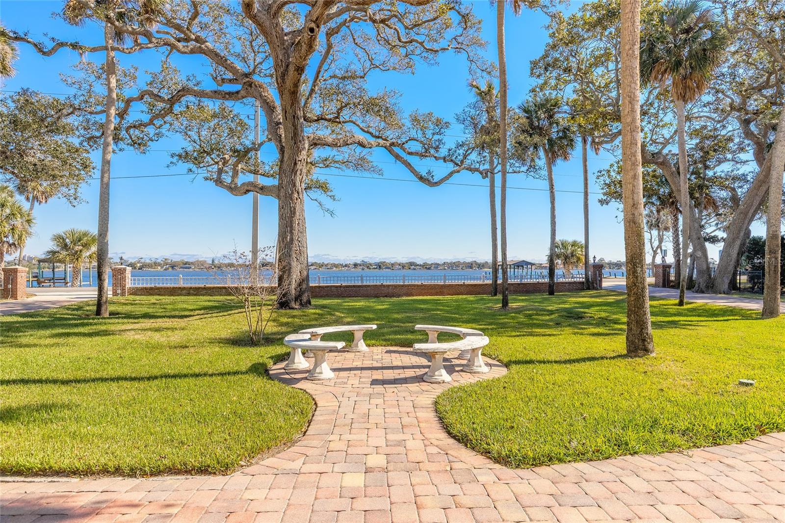 Image 6 of 75 For 458 Beach Street