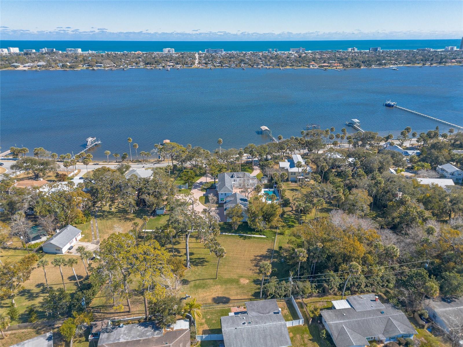 Image 72 of 75 For 458 Beach Street