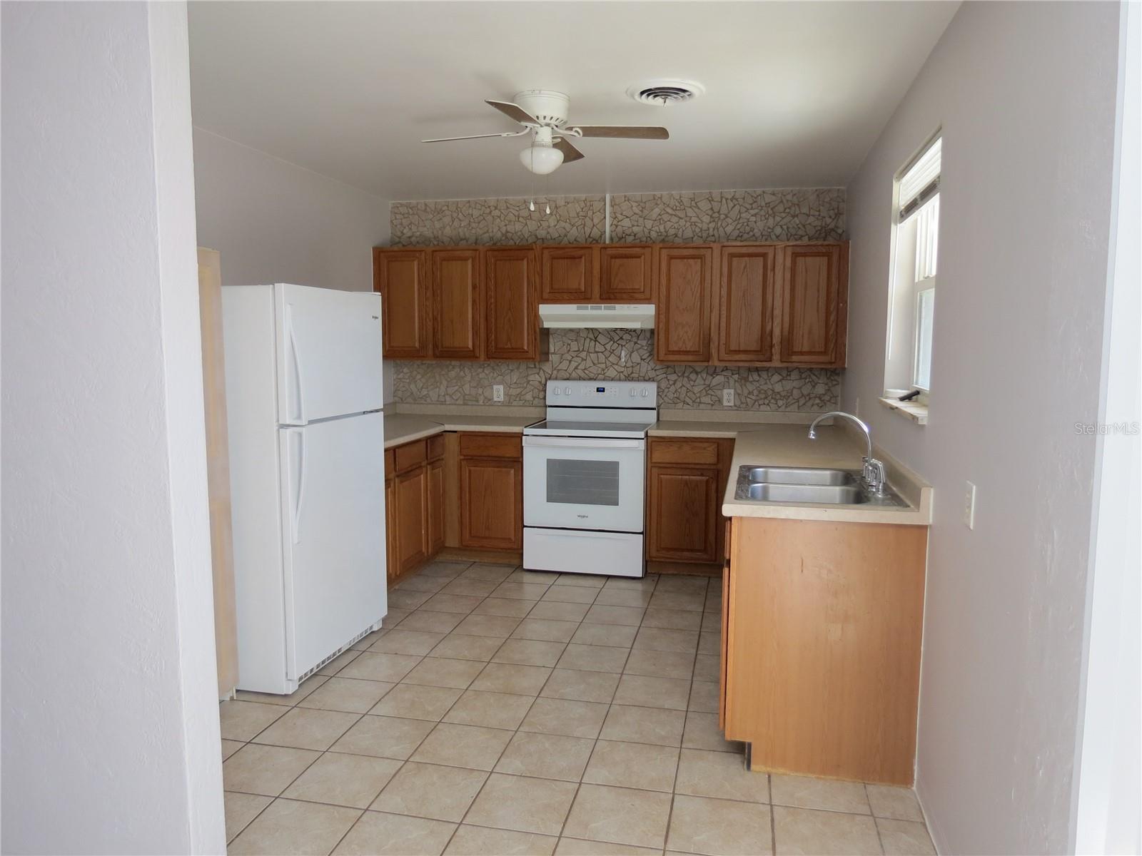 Image 2 of 18 For 122 Magnolia Drive