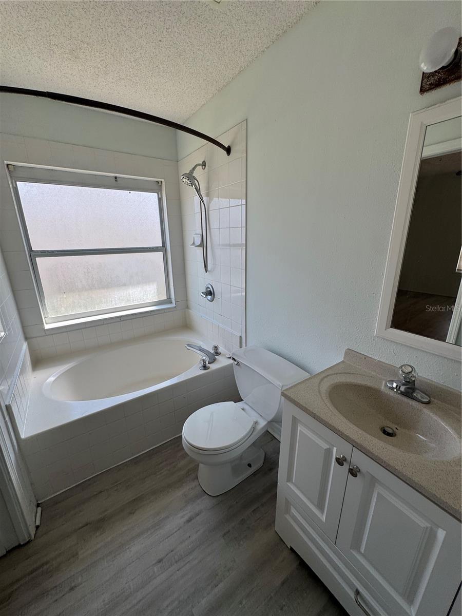 Image 10 of 12 For 28 Bunker Knolls Lane