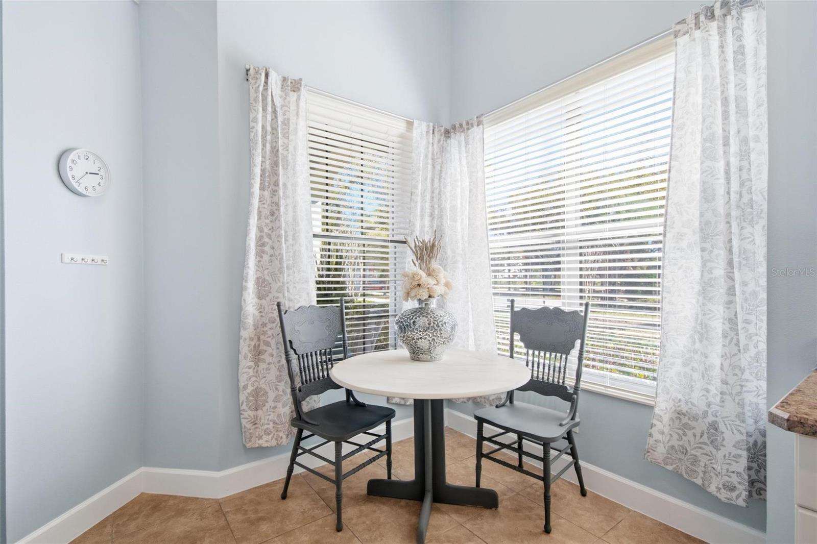 Image 12 of 59 For 3 River Park Drive N