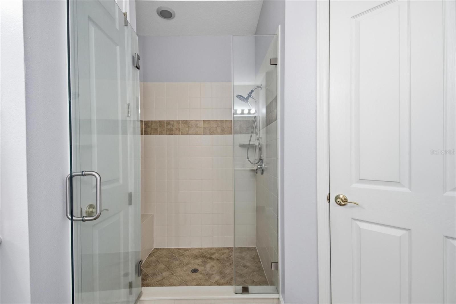 Image 33 of 59 For 3 River Park Drive N