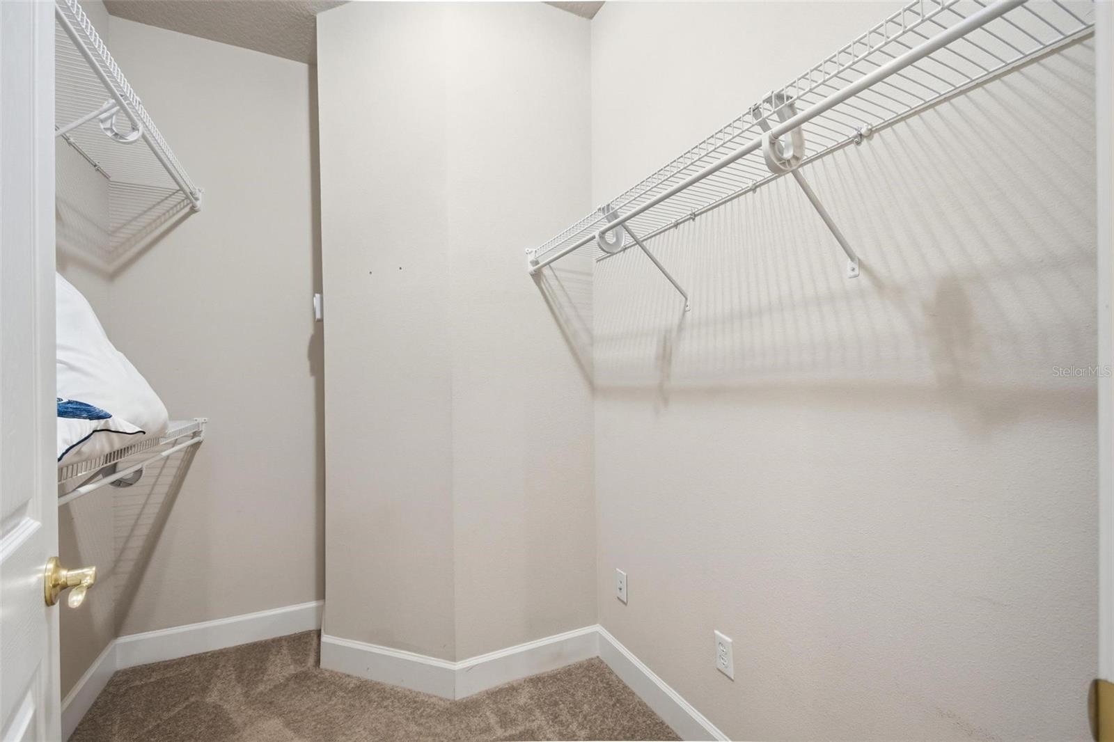 Image 34 of 59 For 3 River Park Drive N