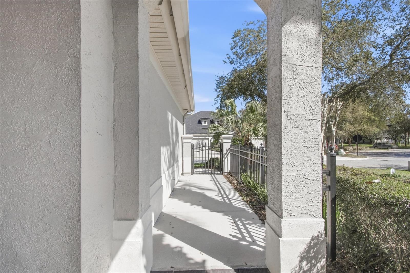 Image 4 of 59 For 3 River Park Drive N