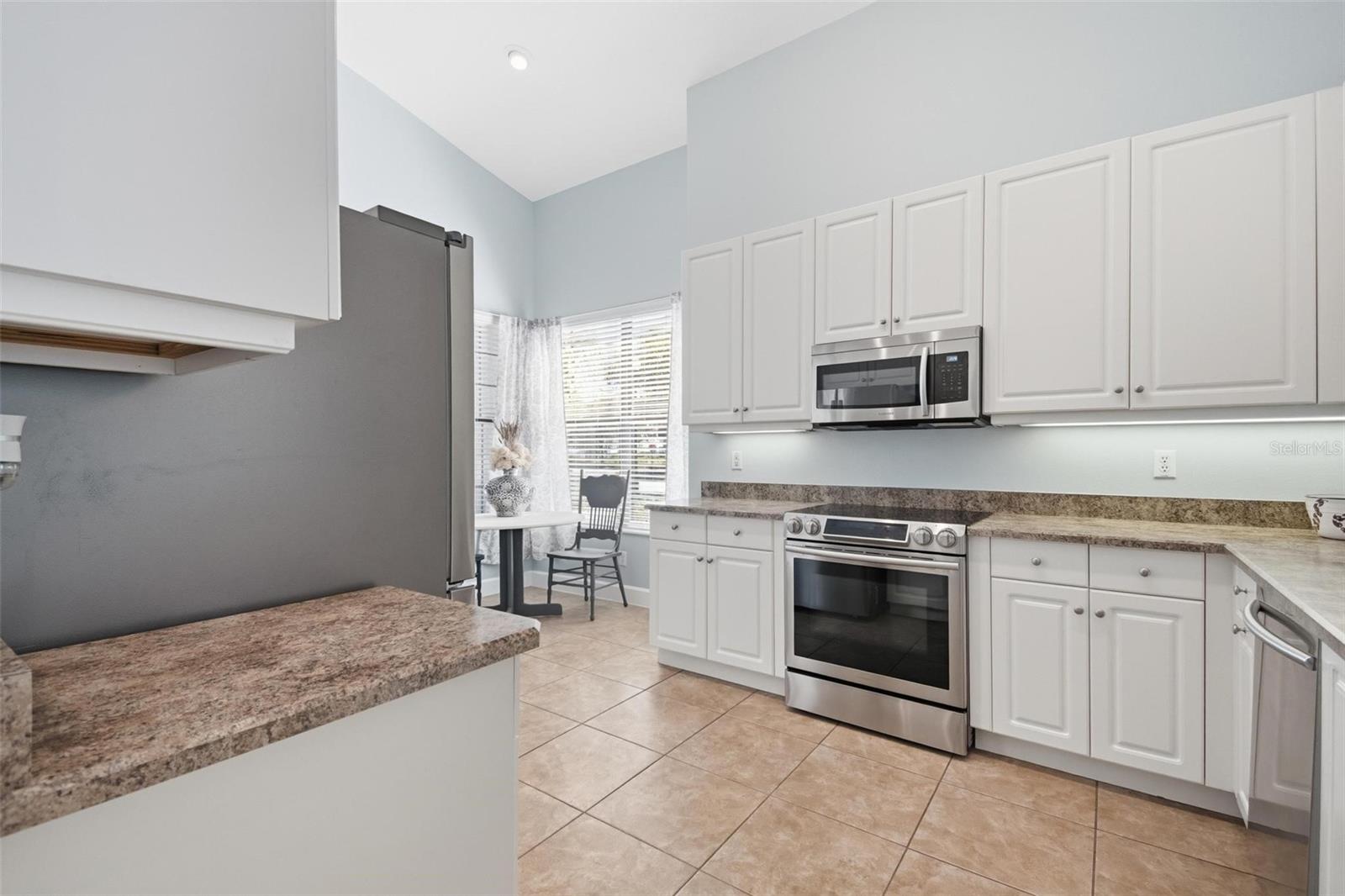 Image 8 of 59 For 3 River Park Drive N